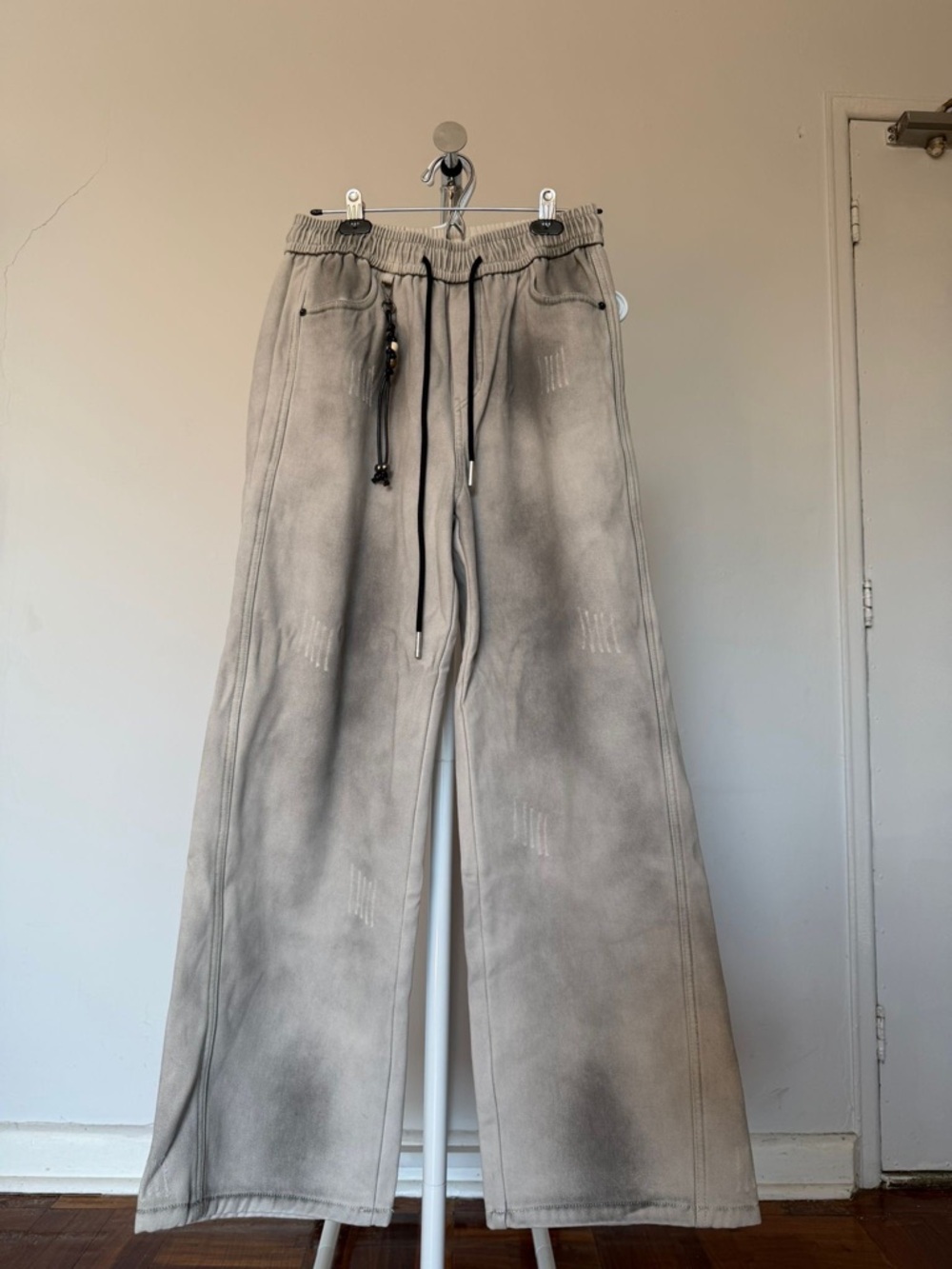 Men's Wide-Leg Drawstring Pants in Light Gray